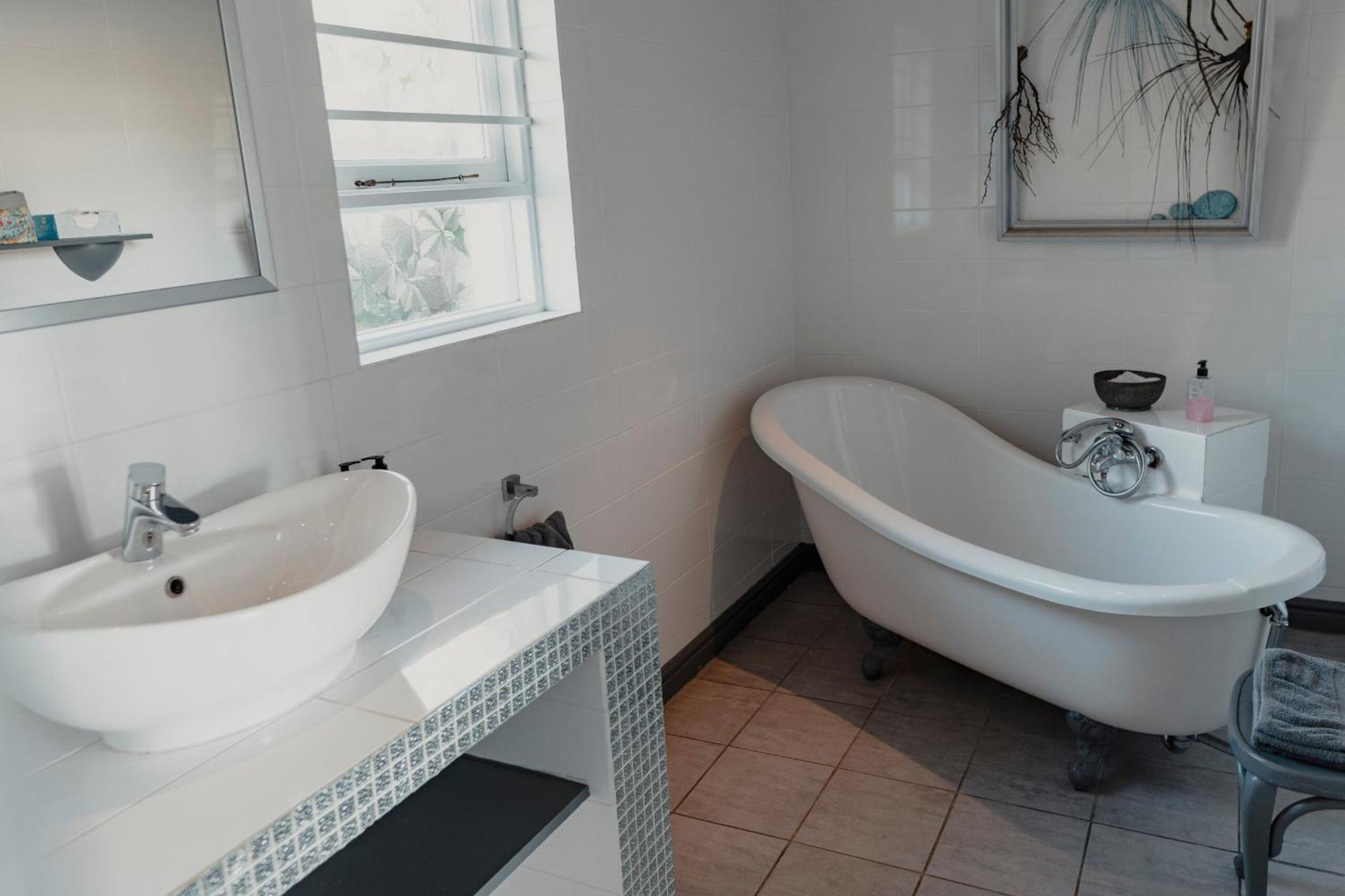 The Ocean Bay Luxury Guesthouse Jeffreys Bay Exterior photo
